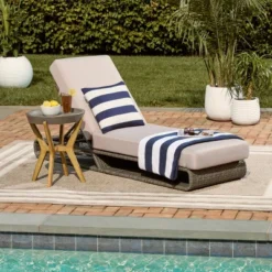 Vale Lounger - Outdoor - PAT7537 -Safavieh -Heaco GUEST 54dd0f6f 8dba 4a9c 9fbb 888b832184f6